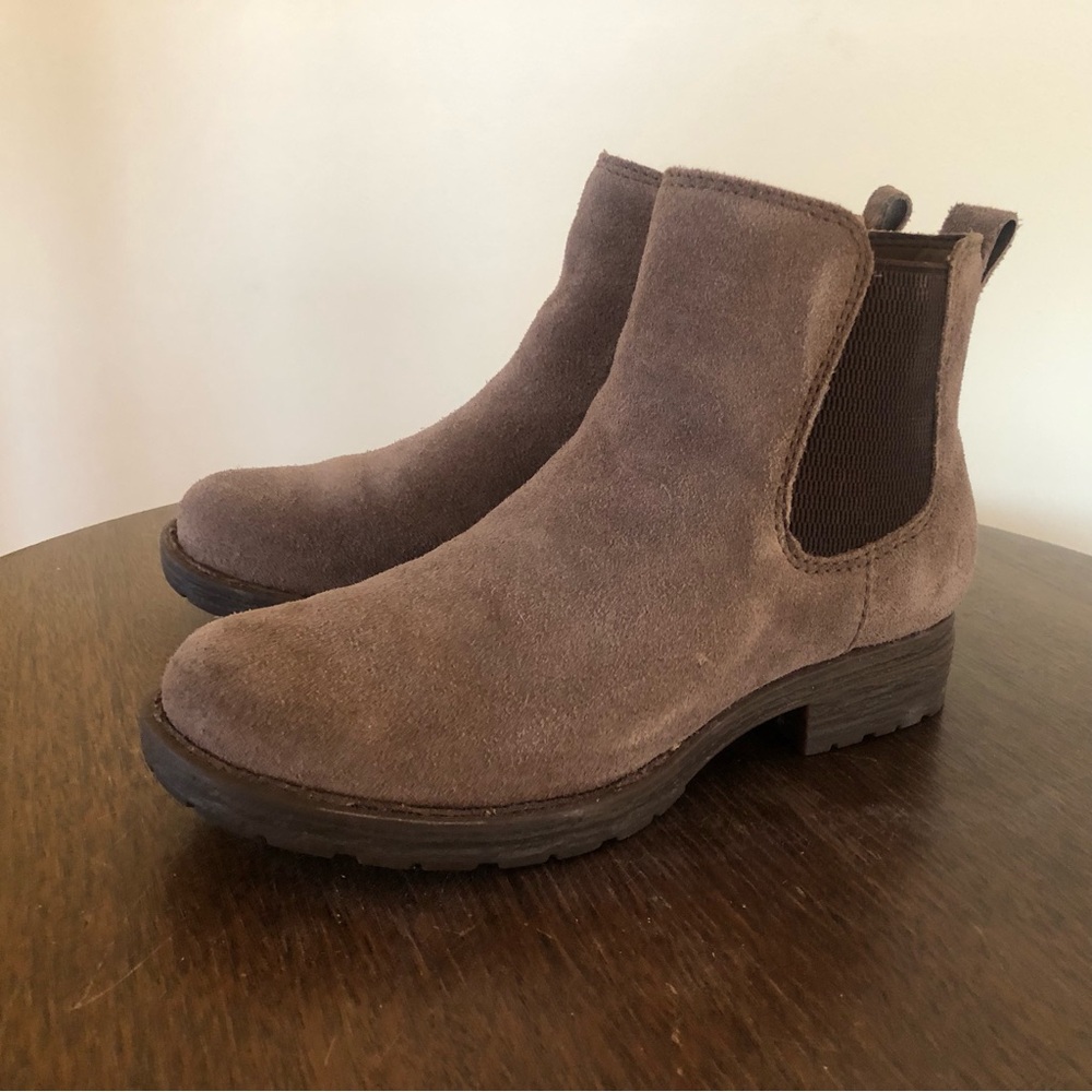 Born Cove Waterproof Chelsea Boots (7M)